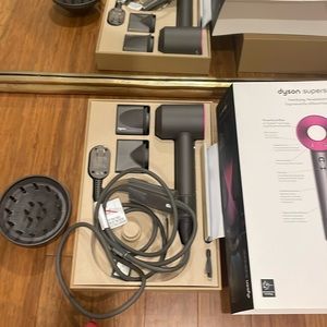 Dyson
Supersonic Hair Dryer! This item is not refurbished!